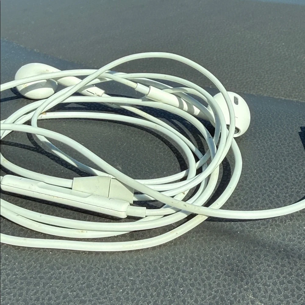 Apple EarPods with Lightning Connector White Wired Headphones